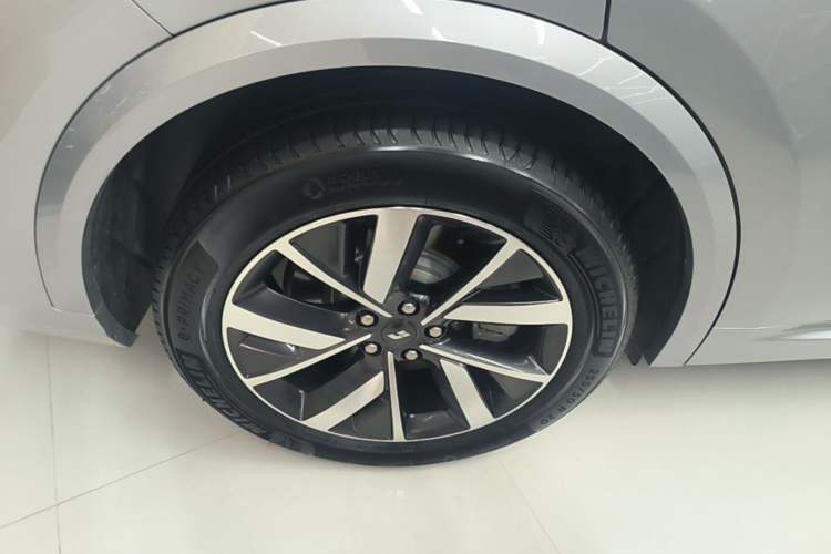 Used Li Auto L8 2023 Pro Model Right Rear Wheel Hub