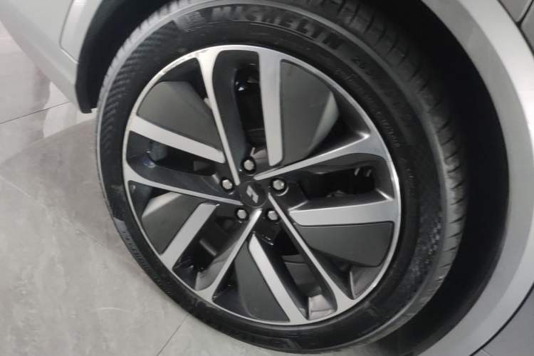 Used Li Auto L8 2023 Pro Model Right Rear Wheel Hub