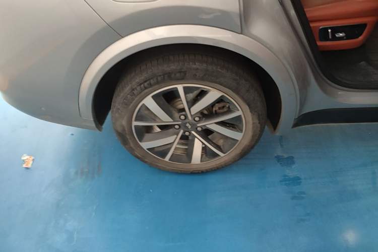 Used Li Auto L8 2023 Air model Right Rear Wheel Hub