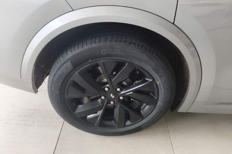 Used Li Auto L8 2023 Pro Model Right Rear Wheel Hub