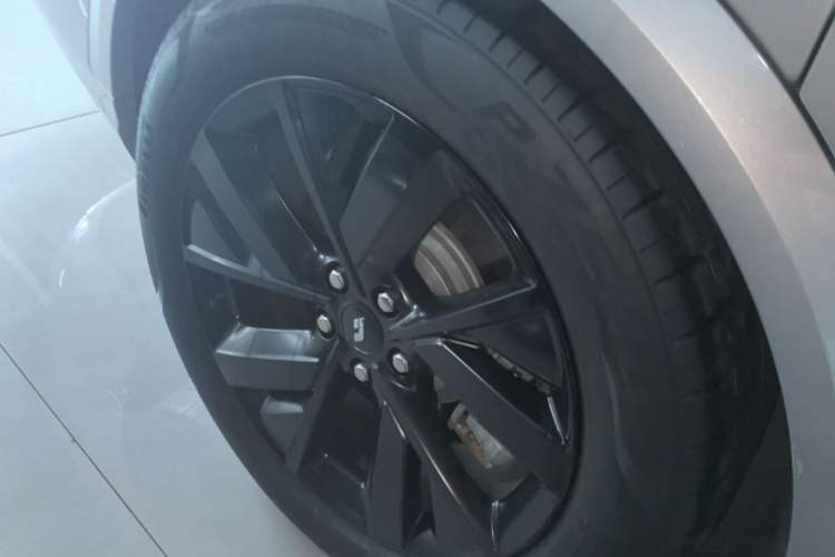 Used Li Auto L8 2023 Pro Model Right Rear Wheel Hub