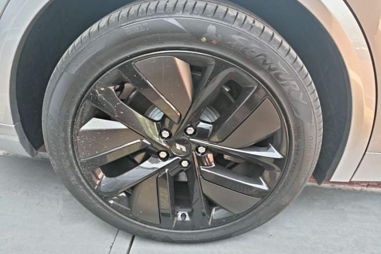Used Li Auto L8 2023 Pro Model Right Rear Wheel Hub