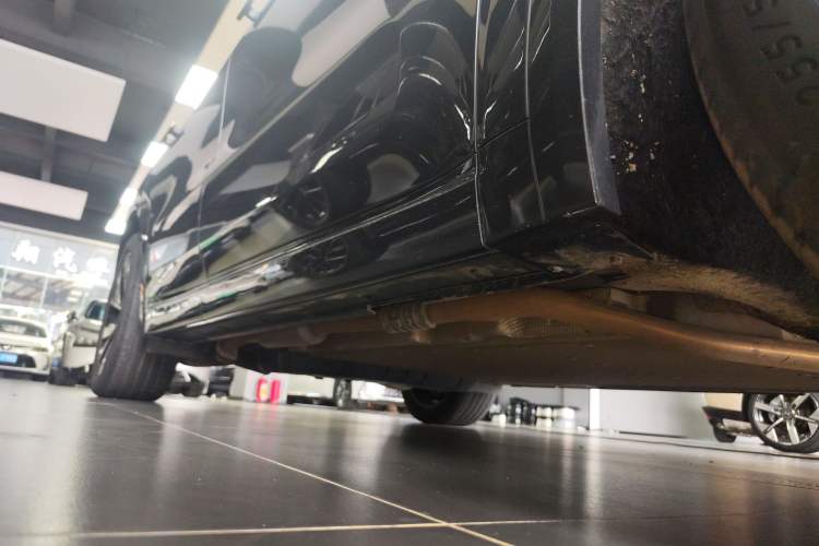 Used Li Auto L8 2023 Pro Model Right Side Sill