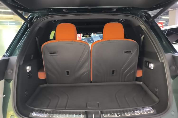Used Li Auto L8 2023 Pro Model Trunk