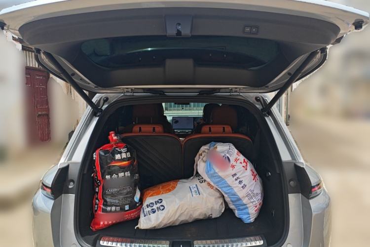 Used Li Auto L8 2023 Pro Model Trunk