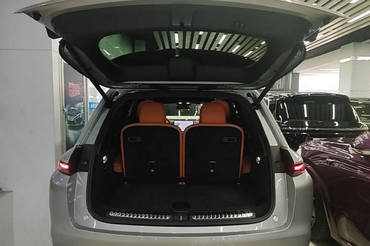 Used Li Auto L8 2023 Pro Model Trunk