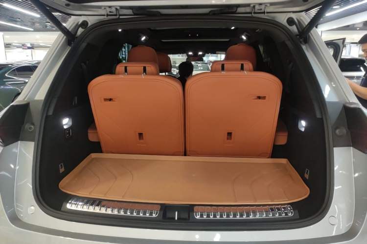Used Li Auto L8 2023 Air model Trunk