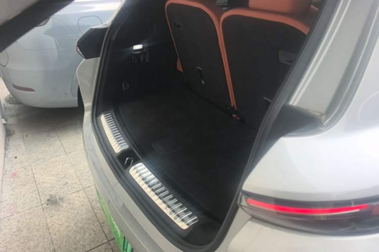 Used Li Auto L8 2023 Pro Model Trunk
