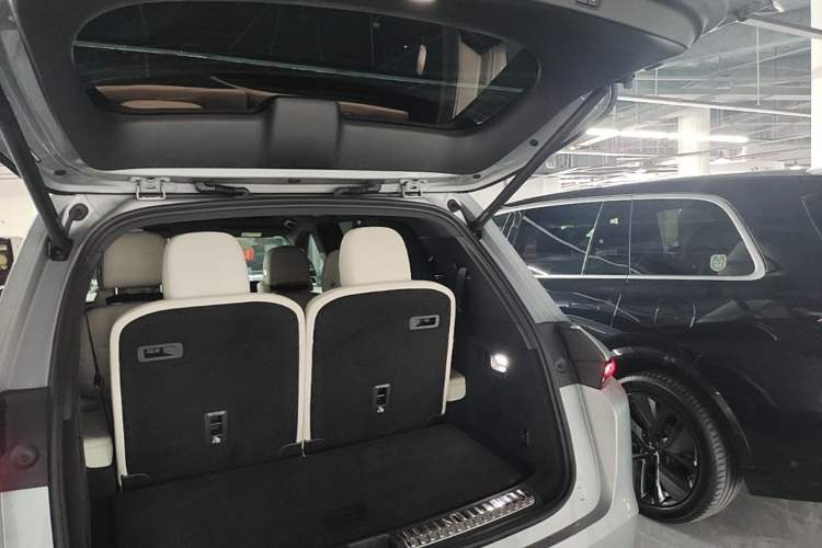 Used Li Auto L8 2023 Pro Model Trunk