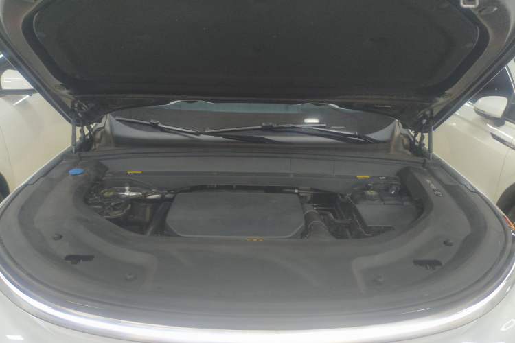 Used Li Auto L8 2023 Pro Model Engine Bay