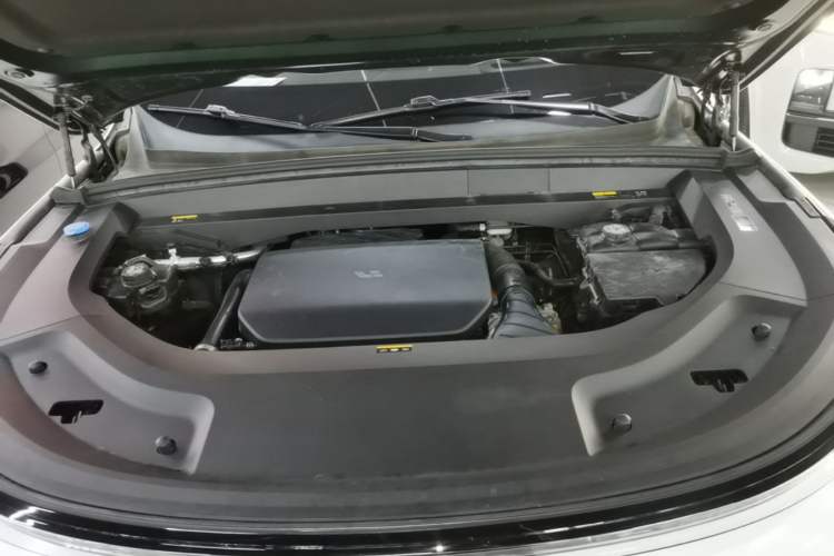 Used Li Auto L8 2023 Pro Model Engine Bay