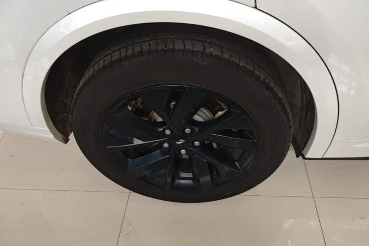 Used Li Auto L8 2023 Air model Exterior 2
