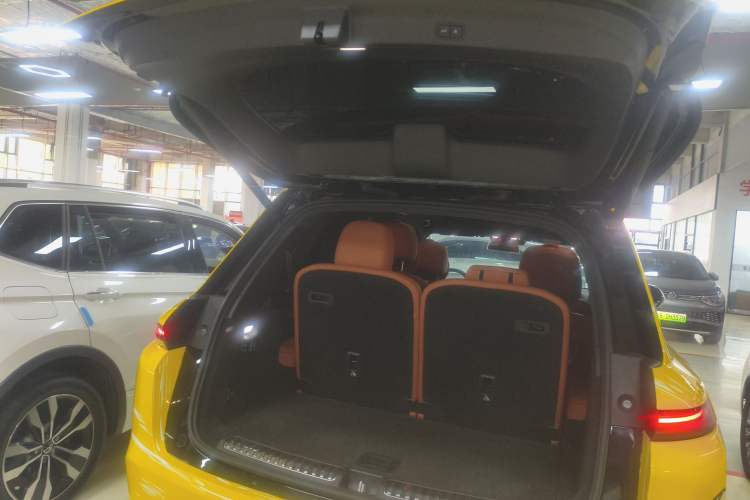 Used Li Auto L8 2023 Pro Model Trunk