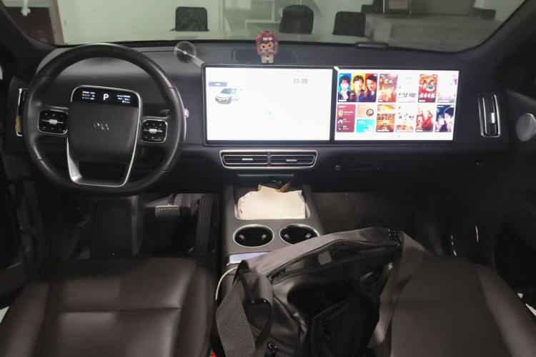 Used Li Auto L8 2023 Pro Model Center Console