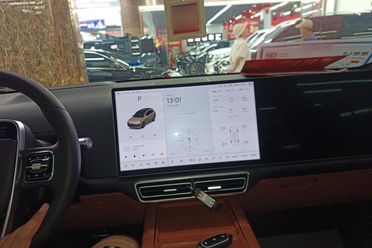 Used Li Auto L8 2023 Pro Model Center Console