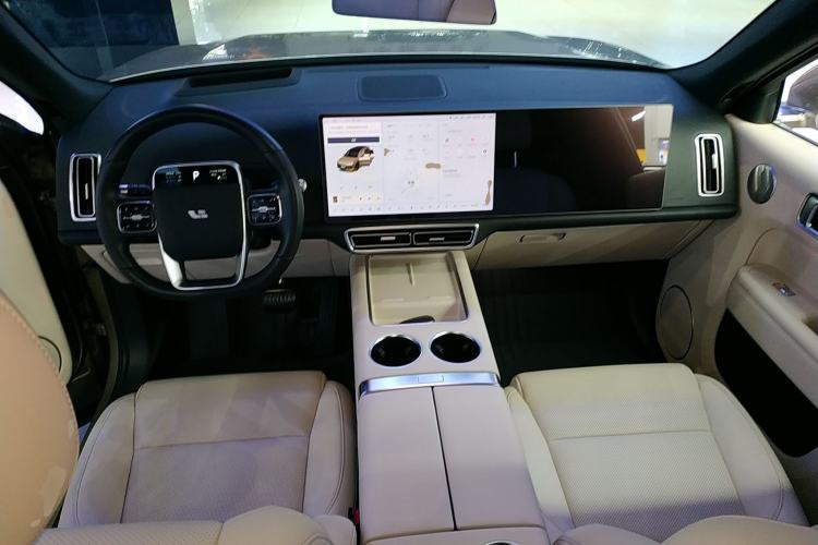 Used Li Auto L8 2023 Pro Model Center Console