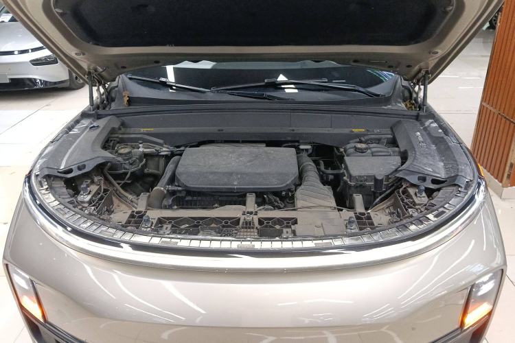 Used Li Auto L8 2023 Pro Model Engine Bay