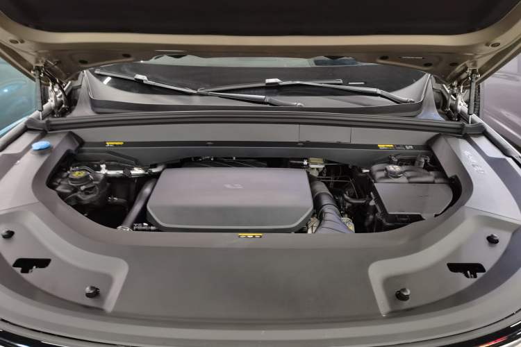 Used Li Auto L8 2023 Pro Model Engine Bay
