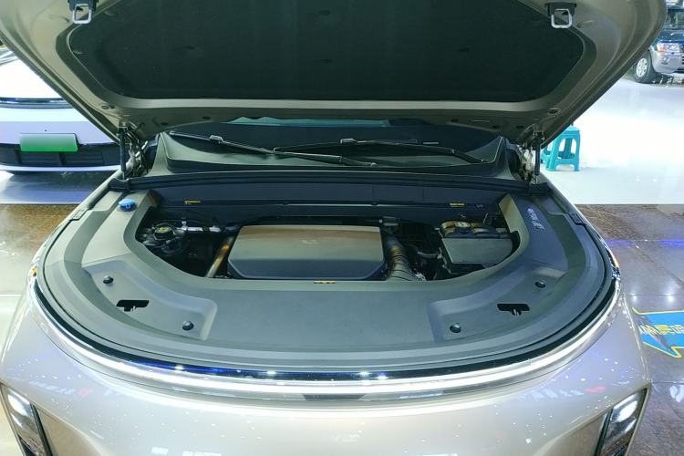 Used Li Auto L8 2023 Pro Model Engine Bay