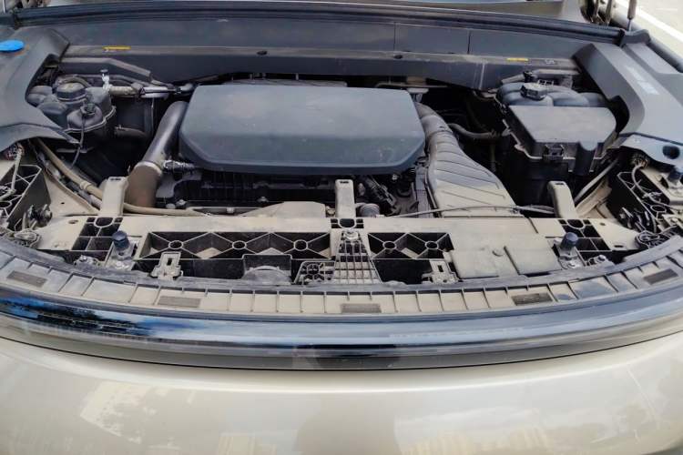 Used Li Auto L8 2023 Pro Model Engine Bay