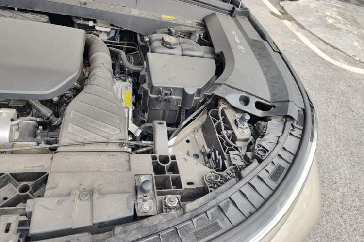 Used Li Auto L8 2023 Pro Model Engine Bay Left