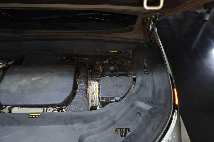 Used Li Auto L8 2023 Pro Model Engine Bay Left