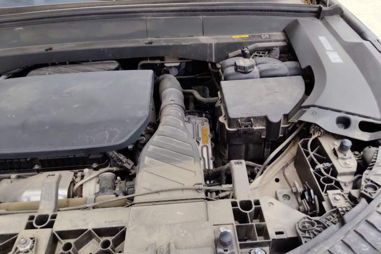 Used Li Auto L8 2023 Pro Model Engine Bay Left