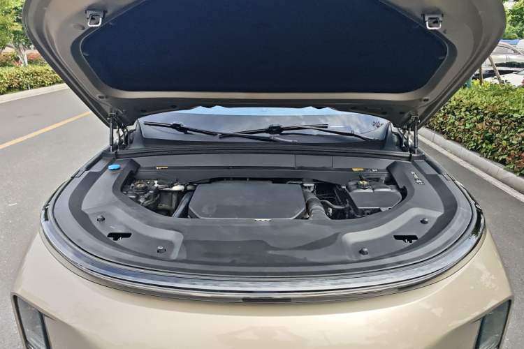Used Li Auto L8 2023 Pro Model Engine Bay