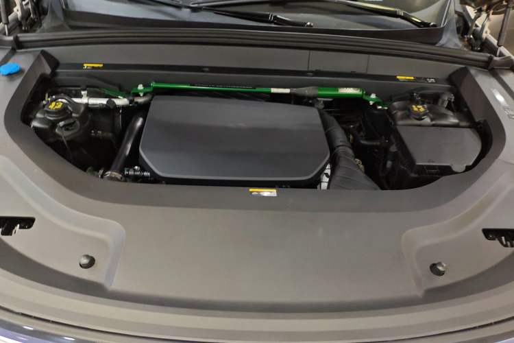 Used Li Auto L8 2023 Pro Model Engine Bay