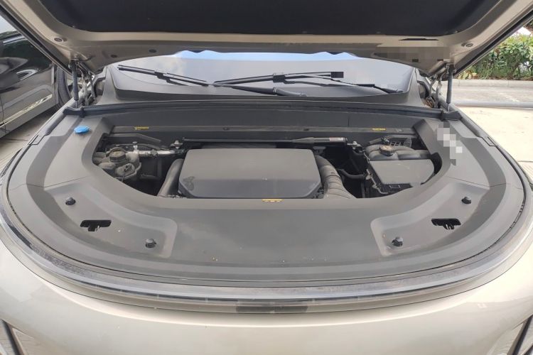 Used Li Auto L8 2023 Pro Model Engine Bay