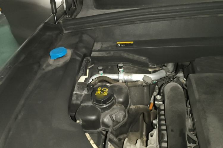 Used Li Auto L8 2023 Pro Model Engine Bay Right
