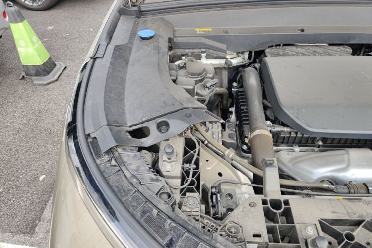 Used Li Auto L8 2023 Pro Model Engine Bay Right