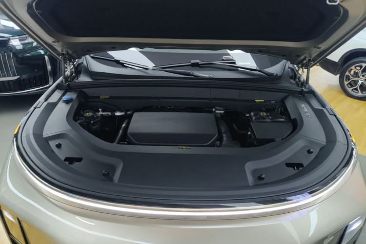Used Li Auto L8 2023 Pro Model Engine Bay