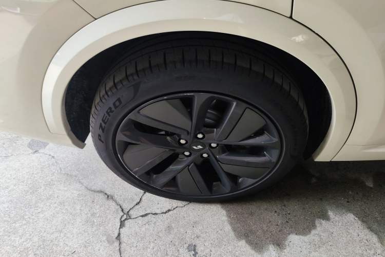 Used Li Auto L8 2023 Max model Exterior 8
