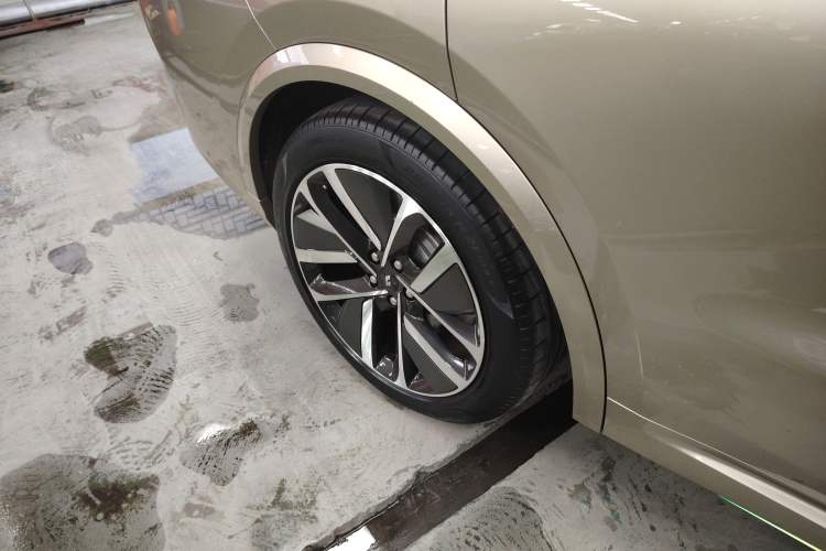 Used Li Auto L8 2023 Max model Exterior 8