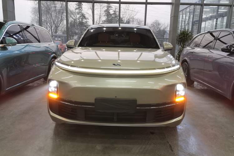 Used Li Auto L8 2023 Pro Model Front