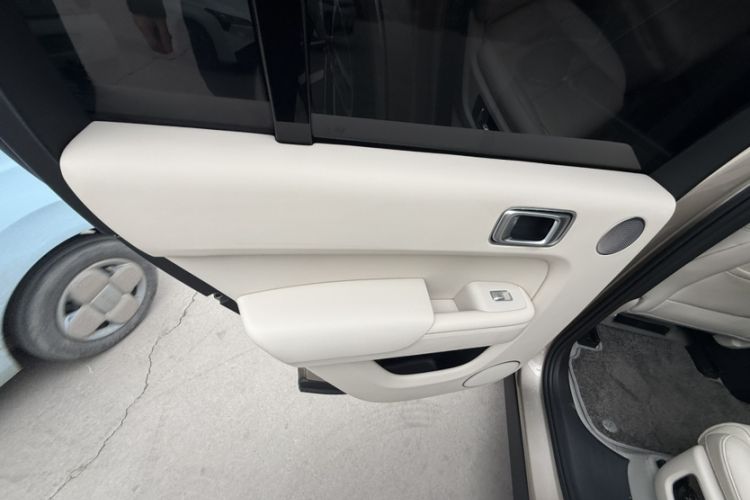 Used Li Auto L8 2023 Max model Interior 5