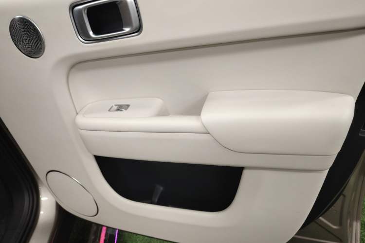 Used Li Auto L8 2023 Max model Interior 5