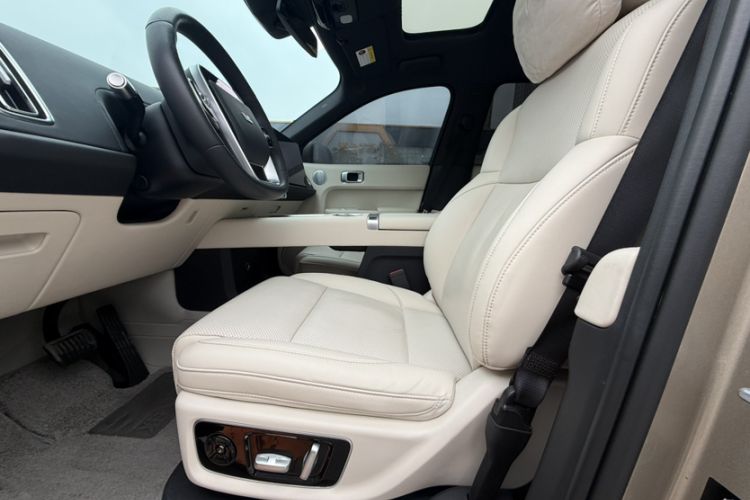 Used Li Auto L8 2023 Max model Interior 7