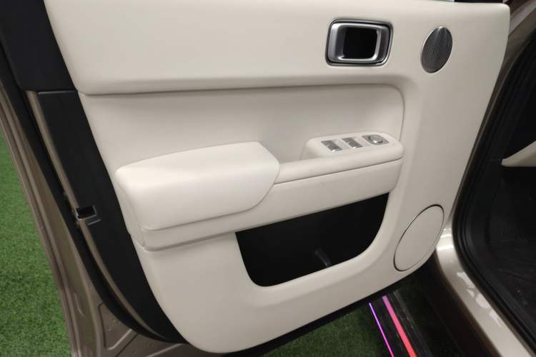 Used Li Auto L8 2023 Max model Interior 7