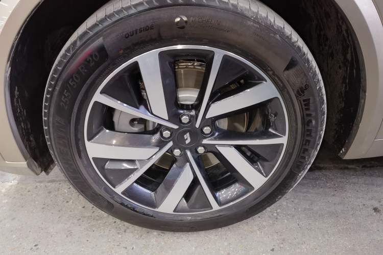 Used Li Auto L8 2023 Pro Model Left Front Wheel Hub
