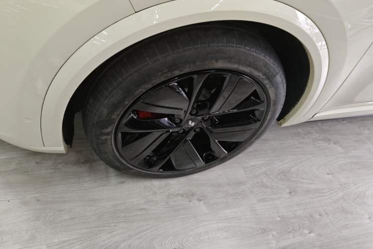 Used Li Auto L8 2023 Air model Left Front Wheel Hub