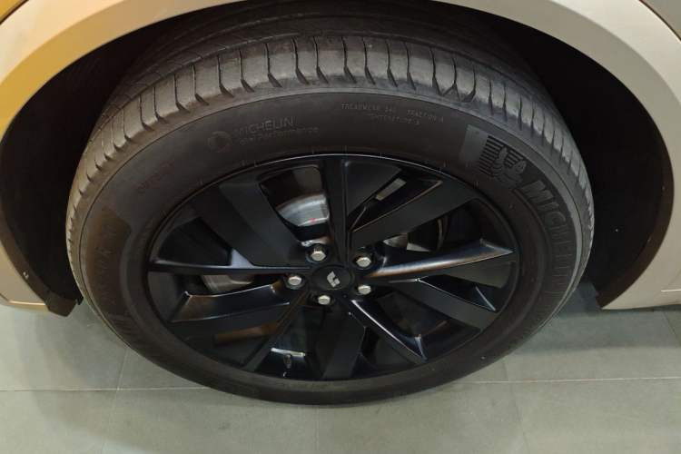 Used Li Auto L8 2023 Pro Model Left Front Wheel Hub