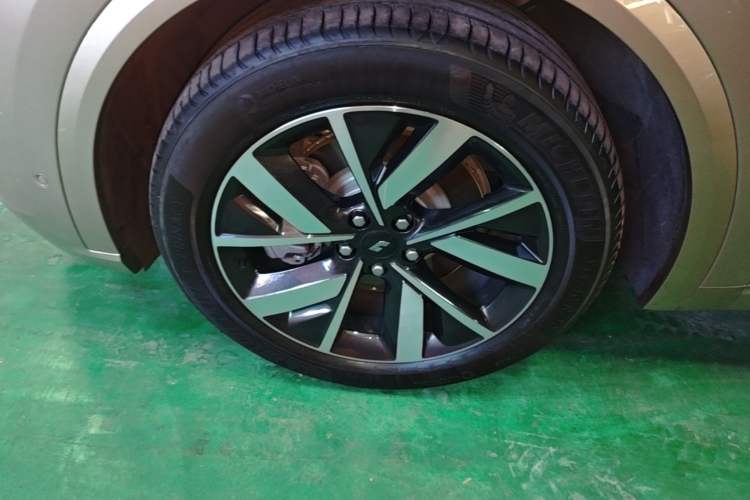 Used Li Auto L8 2023 Max model Left Front Wheel Hub