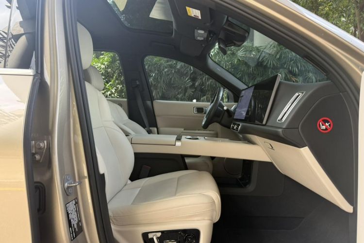 Used Li Auto L8 2023 Pro Model Right Front Seat