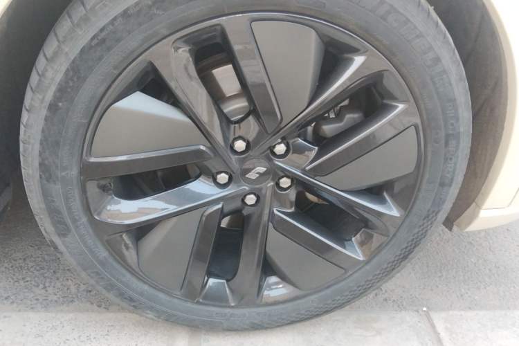 Used Li Auto L8 2023 Pro Model Right Front Wheel Hub