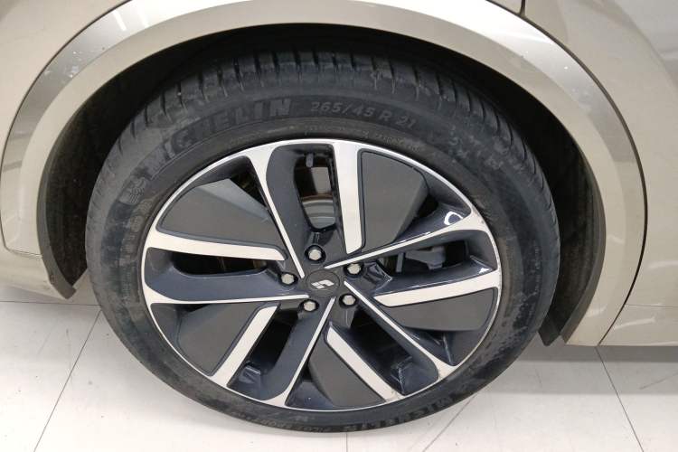 Used Li Auto L8 2023 Pro Model Right Rear Wheel Hub