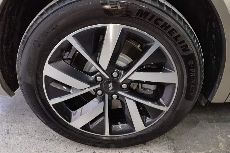 Used Li Auto L8 2023 Pro Model Right Rear Wheel Hub