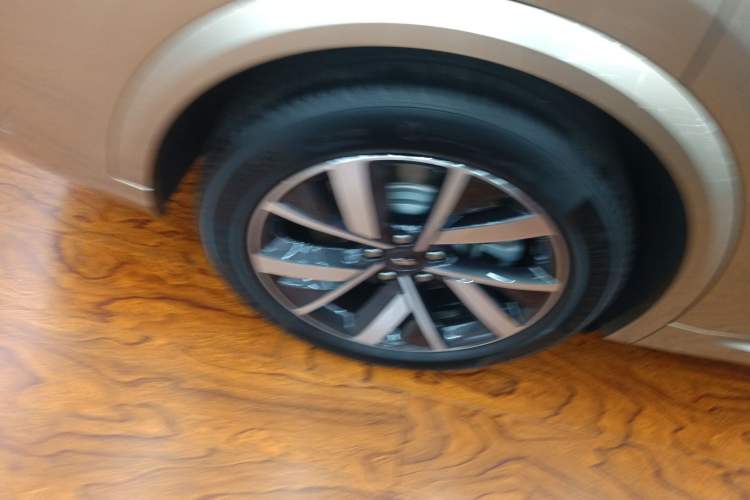 Used Li Auto L8 2023 Pro Model Right Rear Wheel Hub