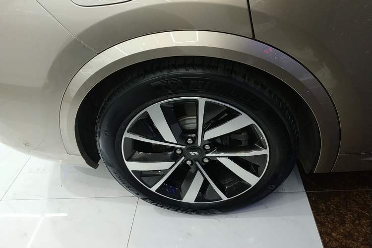 Used Li Auto L8 2023 Pro Model Right Rear Wheel Hub